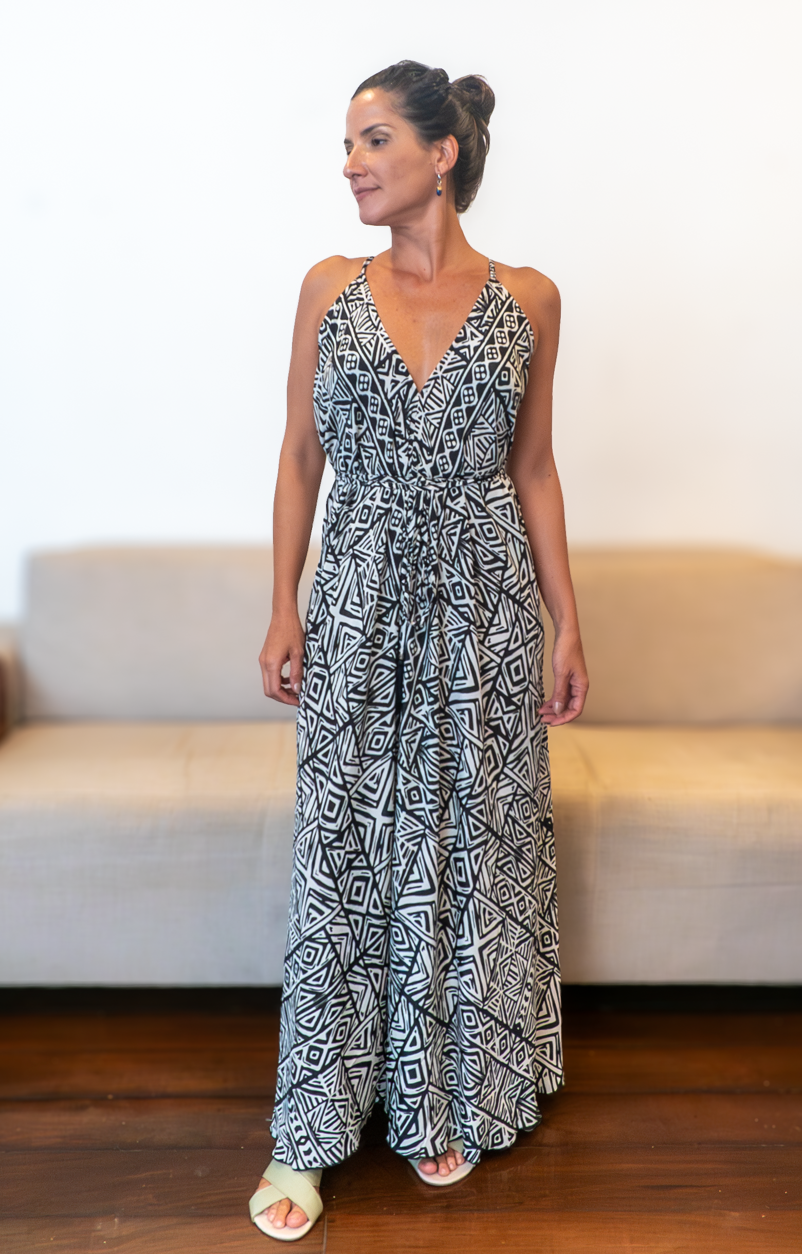 Vestido Gana ⚫  Longo Geométrico — Elegância e Versatilidade em Preto e Branco ⚫