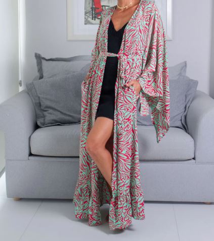Kimono Longo animal print verde com vermelho  — Elegância Flutuante para Seus Dias de pôr do sol 🌅🦓